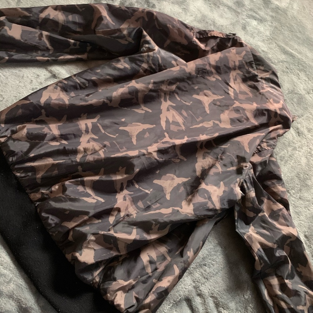 Adam Levine jacket - Picture 3 of 4